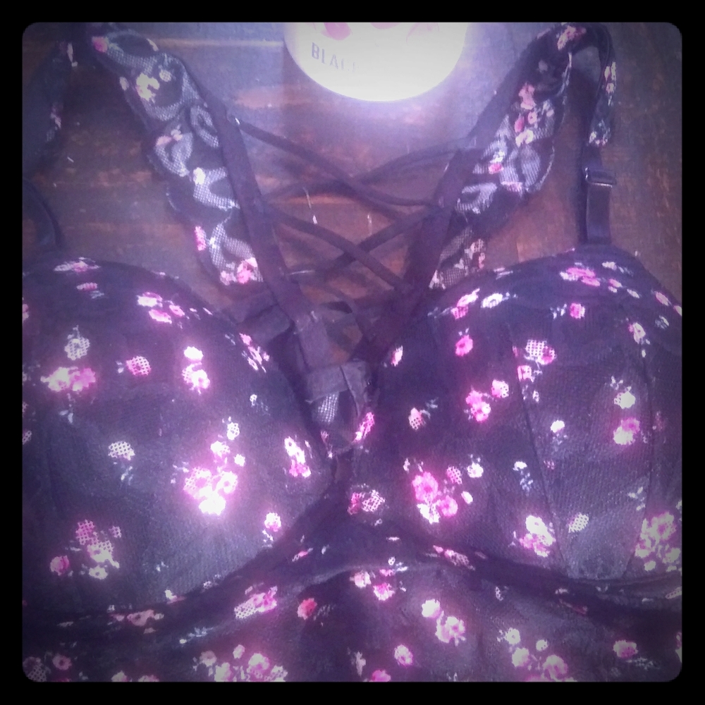 Do not buy ...Beautiful victoria bra